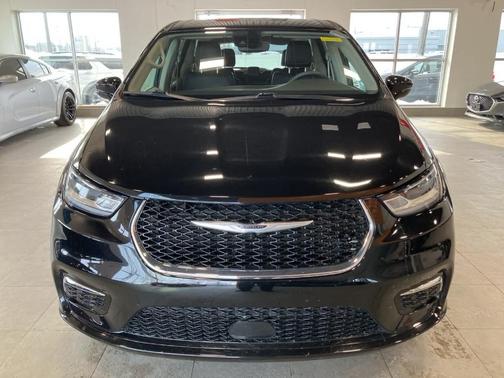 2024 Chrysler Pacifica Touring-L