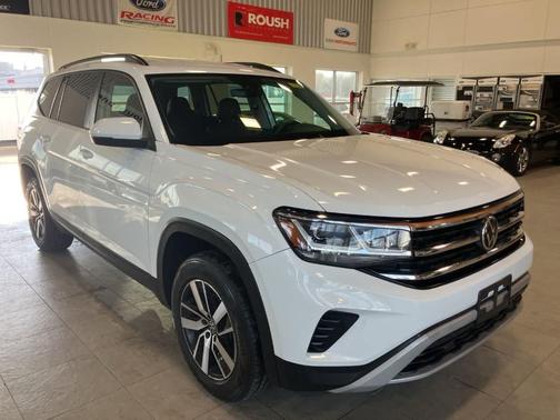 Pure White 2021 Volkswagen Atlas 2.0T SE