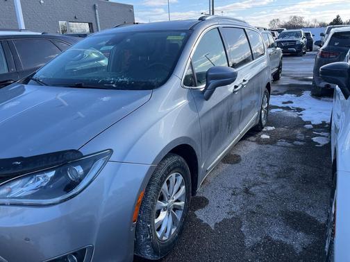 2018 Chrysler Pacifica Touring-L