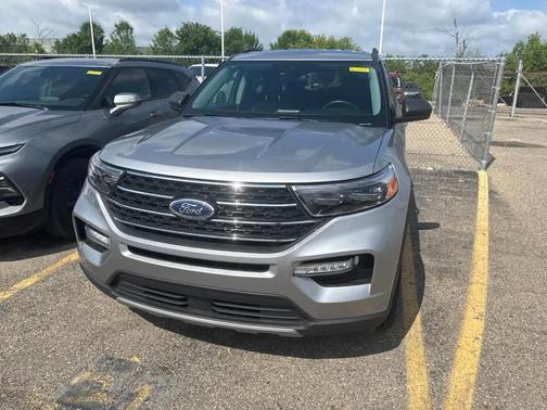 Iconic Silver Metallic 2023 Ford Explorer XLT