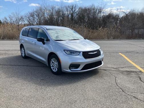 2024 Chrysler Pacifica Touring-L