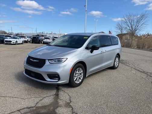 2024 Chrysler Pacifica Touring-L