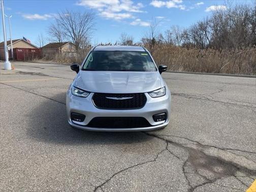 2024 Chrysler Pacifica Touring-L