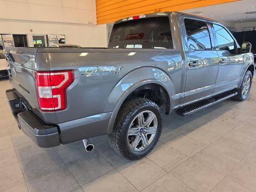 Magnetic Metallic 2018 Ford F-150 XLT