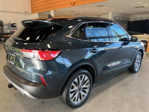 2022 Ford Escape Titanium