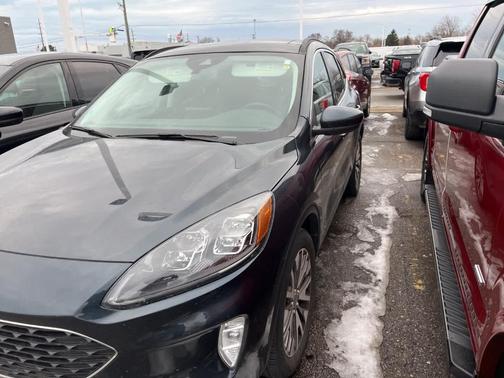 2022 Ford Escape Titanium