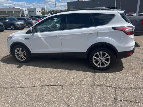 Oxford White 2018 Ford Escape SE