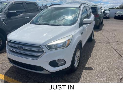 Oxford White 2018 Ford Escape SE