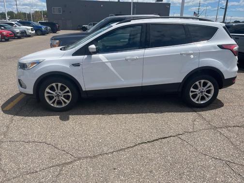 Oxford White 2018 Ford Escape SE