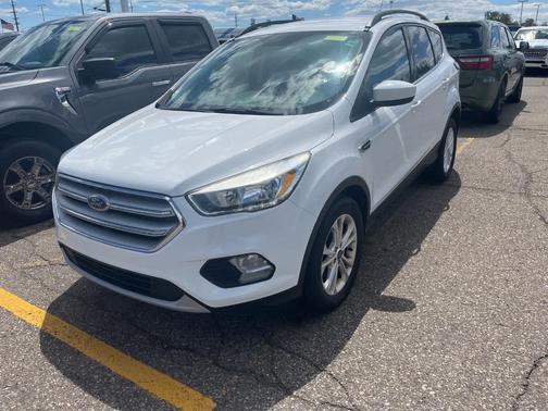 Oxford White 2018 Ford Escape SE
