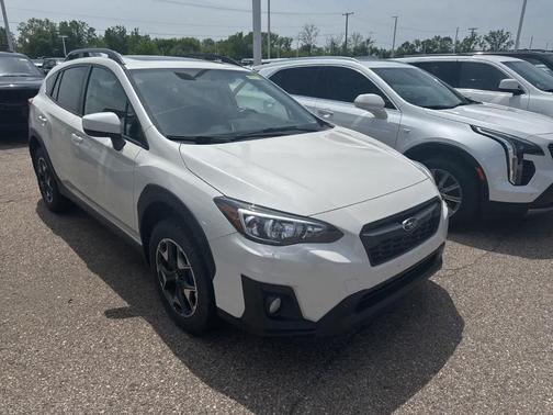 Crystal White Pearl 2019 Subaru Crosstrek 2.0i Premium