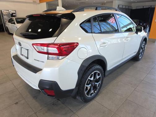 Crystal White Pearl 2019 Subaru Crosstrek 2.0i Premium