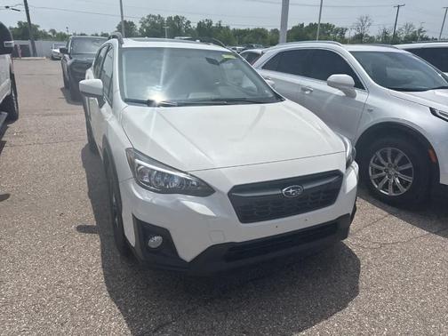 Crystal White Pearl 2019 Subaru Crosstrek 2.0i Premium