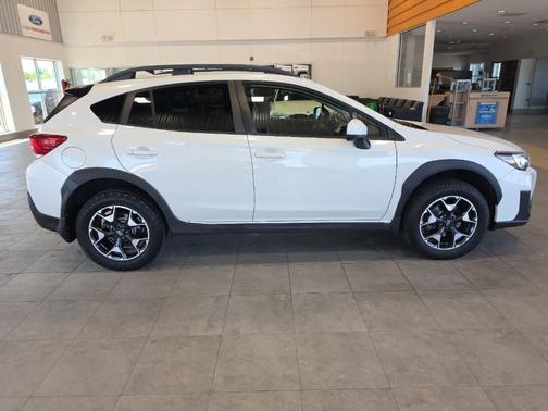 Crystal White Pearl 2019 Subaru Crosstrek 2.0i Premium