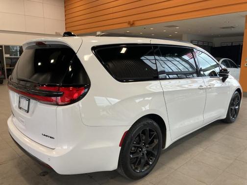 2025 Chrysler Pacifica Limited