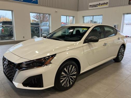 2025 Nissan Altima SV