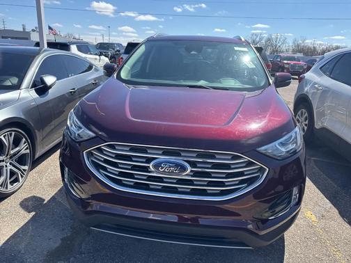 Burgundy Velvet Metallic Tinted Clearcoat 2020 Ford Edge SEL