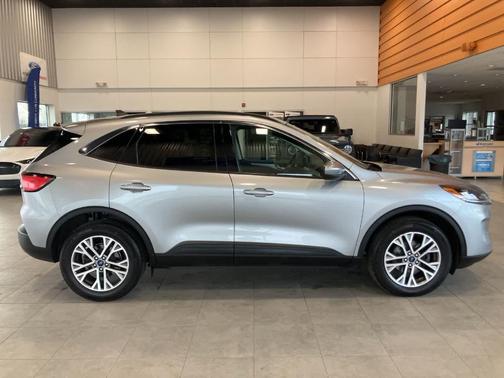Iconic Silver Metallic 2022 Ford Escape SEL