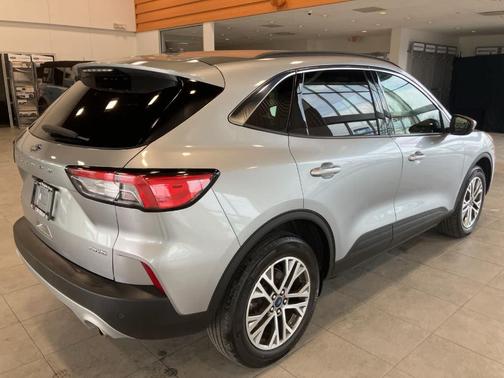 Iconic Silver Metallic 2022 Ford Escape SEL