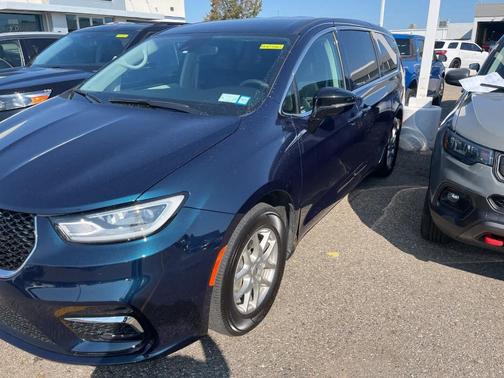 2024 Chrysler Pacifica Touring-L