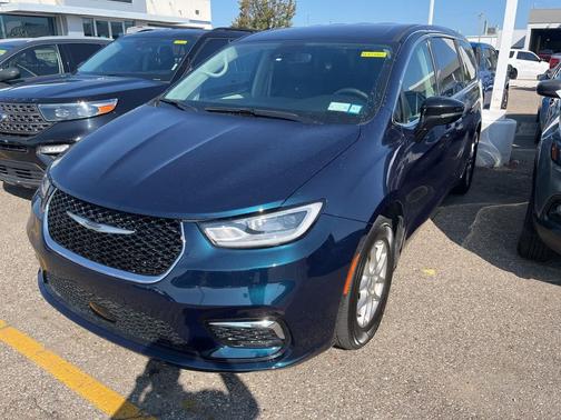 2024 Chrysler Pacifica Touring-L