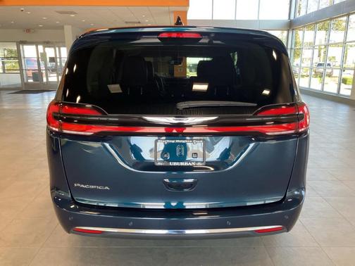 2024 Chrysler Pacifica Touring-L