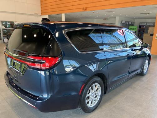 2024 Chrysler Pacifica Touring-L