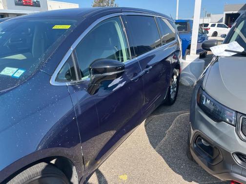 2024 Chrysler Pacifica Touring-L