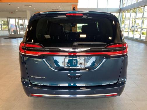 2024 Chrysler Pacifica Touring-L