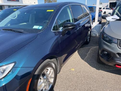 2024 Chrysler Pacifica Touring-L