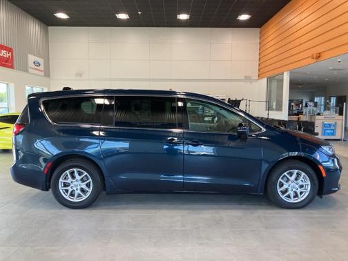 2024 Chrysler Pacifica Touring-L