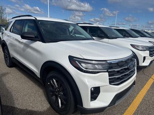 Star White 2026 Ford Explorer Active