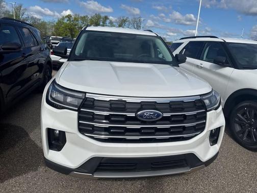 Star White 2026 Ford Explorer Active