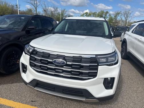 Star White 2026 Ford Explorer Active