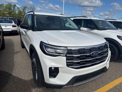 Star White 2026 Ford Explorer Active