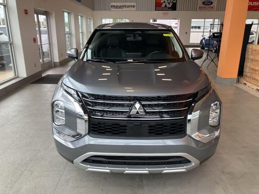 2023 Mitsubishi Outlander SE Special Edition