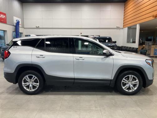 Quicksilver Metallic 2018 GMC Terrain SLE