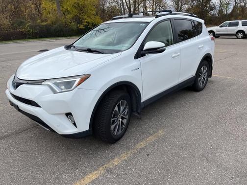 2017 Toyota RAV4 Hybrid XLE