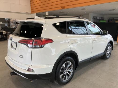 2017 Toyota RAV4 Hybrid XLE