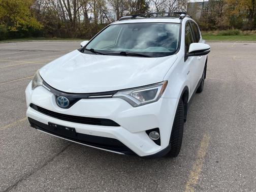 2017 Toyota RAV4 Hybrid XLE