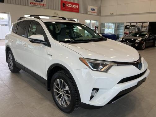 2017 Toyota RAV4 Hybrid XLE