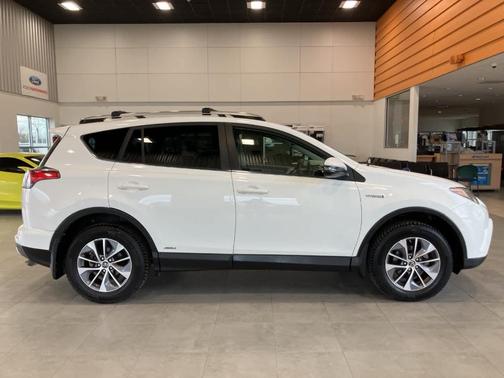 2017 Toyota RAV4 Hybrid XLE