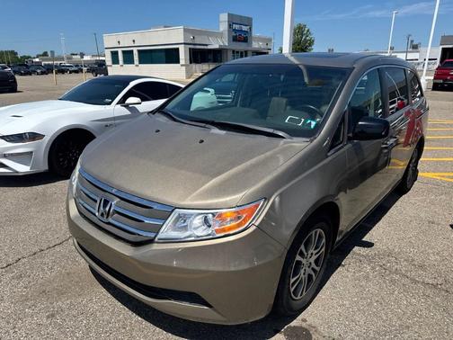Beige 2011 Honda Odyssey