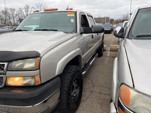 2005 Chevrolet Silverado 2500 LT H/D Crew Cab