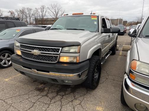 2005 Chevrolet Silverado 2500 LT H/D Crew Cab
