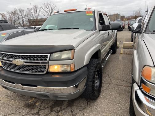 2005 Chevrolet Silverado 2500 LT H/D Crew Cab