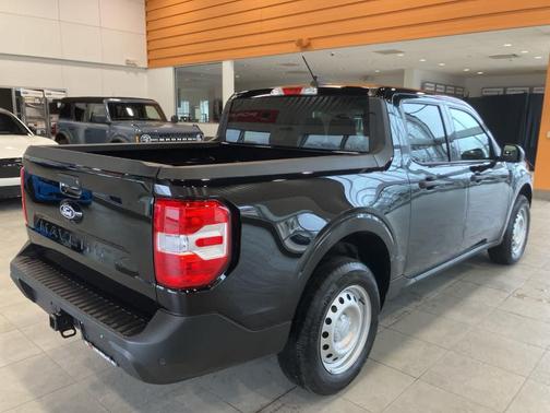 Shadow Black 2025 Ford Maverick XL