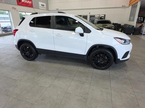 Summit White 2021 Chevrolet Trax LT