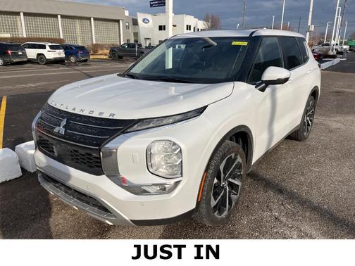 2023 Mitsubishi Outlander SE