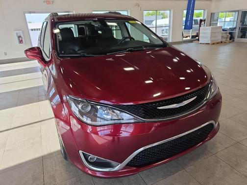Velvet Red Pearlcoat 2017 Chrysler Pacifica Touring-L